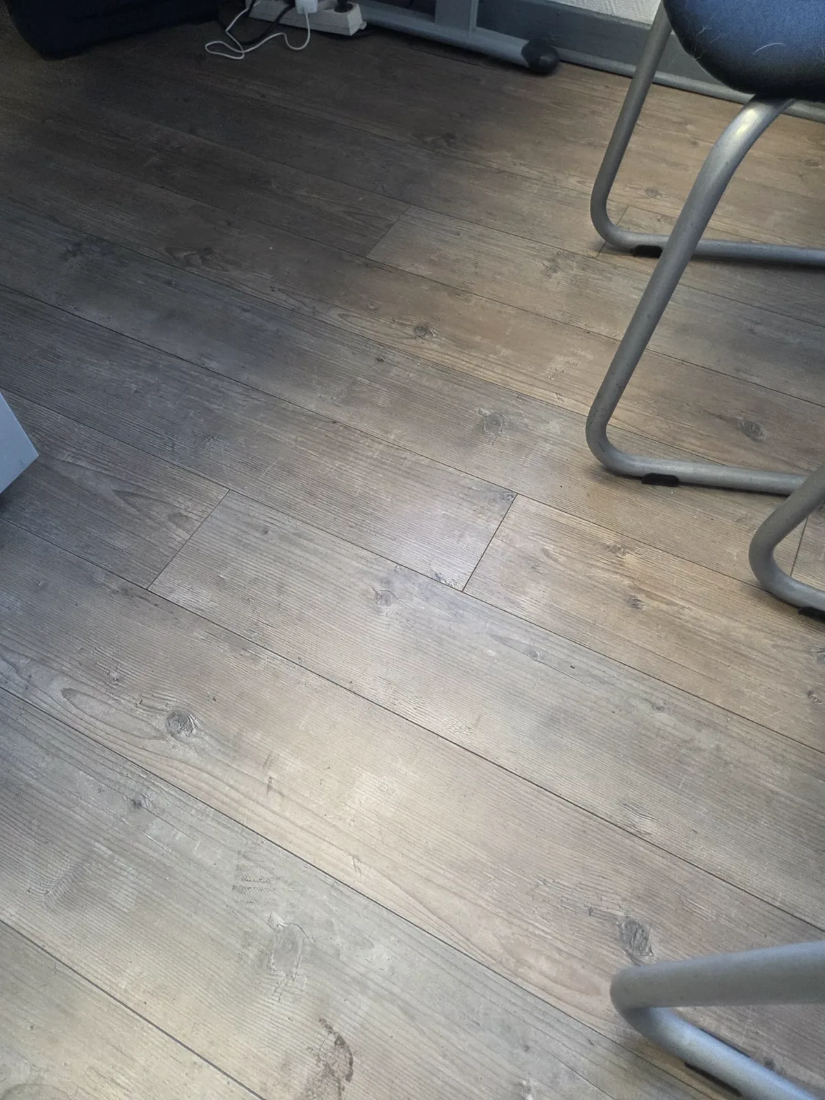 Sol de bureau propre après le nettoyage LBA