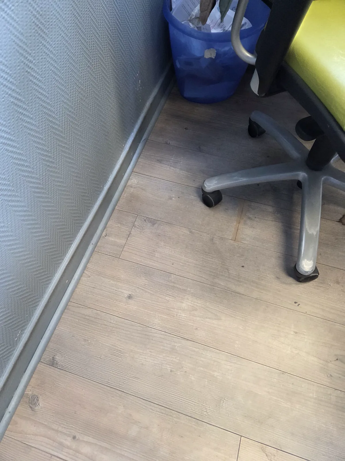 Zone de bureau propre après le passage de LBA Nettoyage